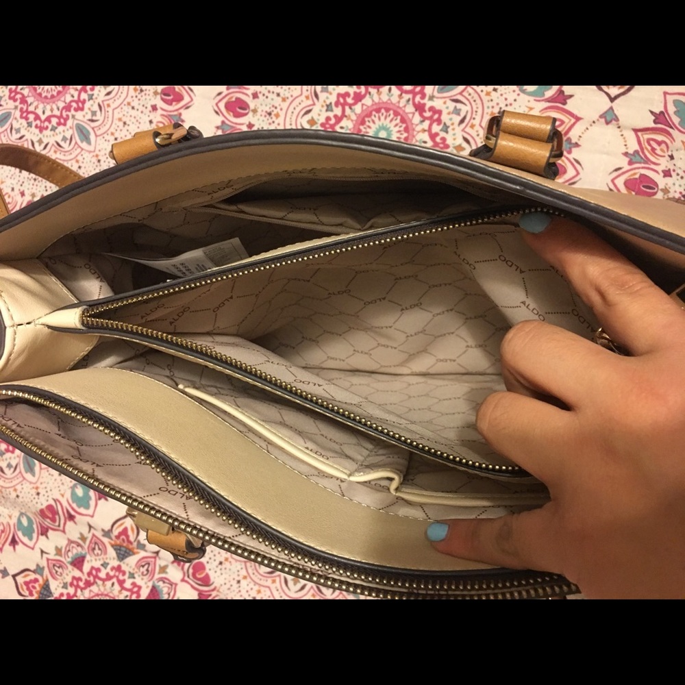 Aldo leather purse. Really good condition